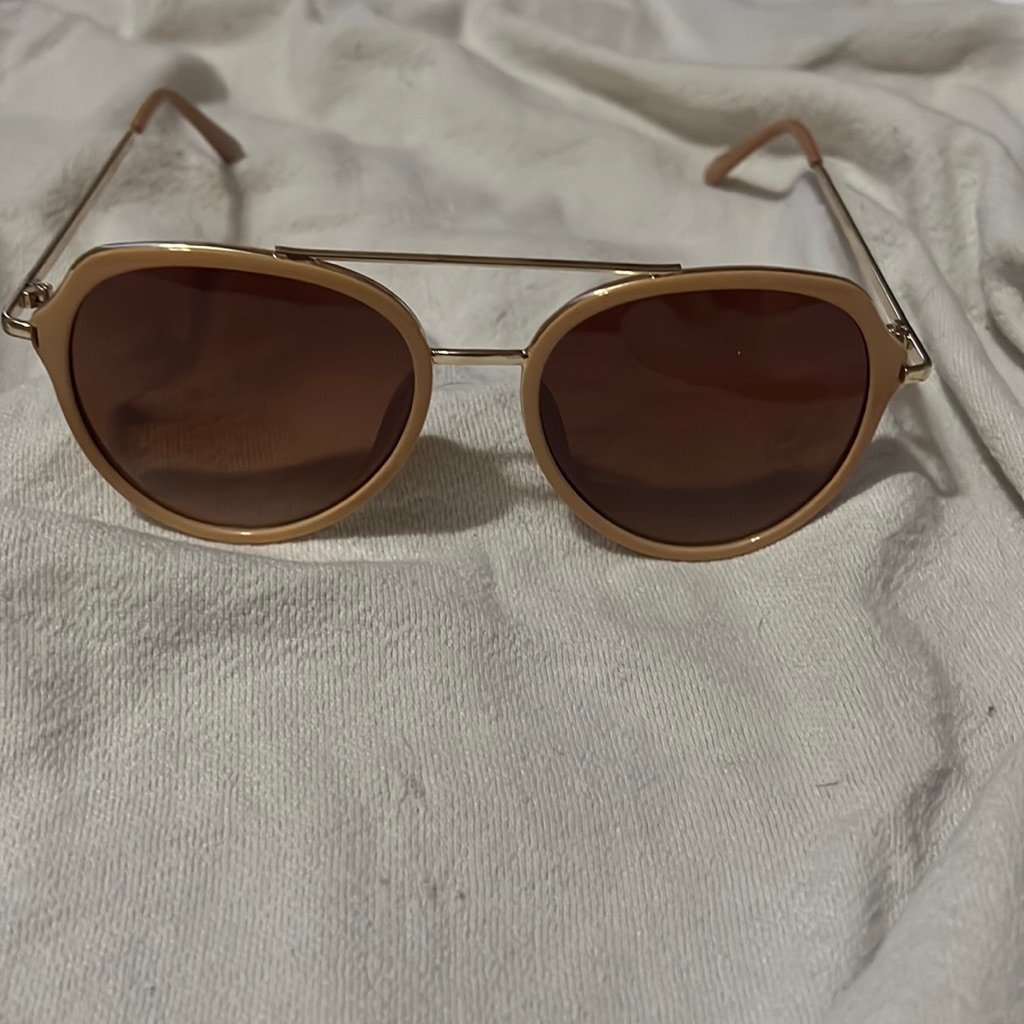 Unknown Brand Of Womens Sunglasses